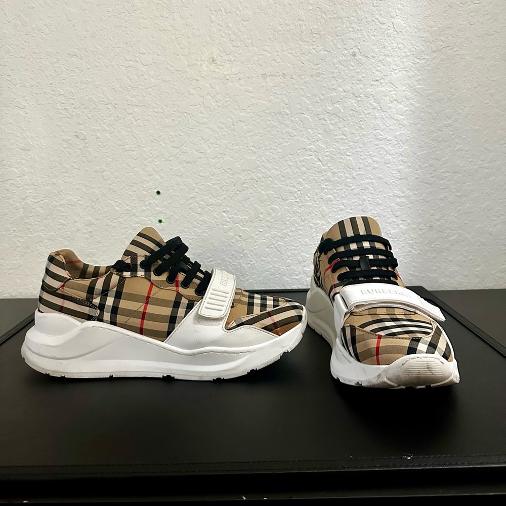 Burberry Regis Low Top Sneaker Archive Beige Size 10.5 US - Picture 4 of 7